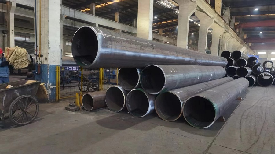 Long straight seam pipe